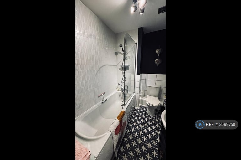 1 bedroom flat in St. Margarets Court, Maritime Quarter, Swansea, SA1 (1 bed) (#2599758)