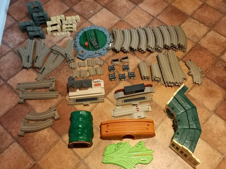 Thomas The Tank Engine and Friends Train Track Bundle over 100 pieces
