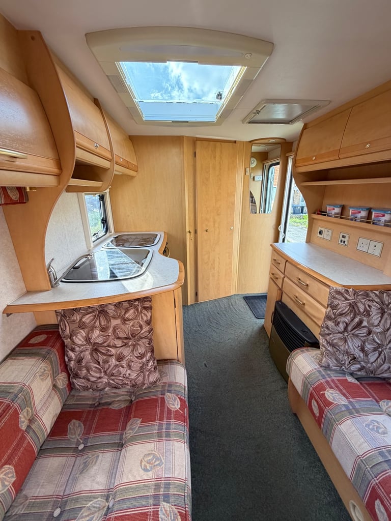  Baily pageant caravan 