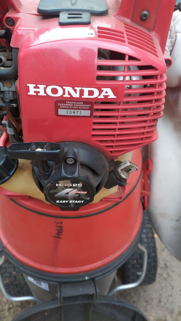 trafalgar paddock cleaner muck poo pc50 honda engine pedestrian leaf collector horse alpaca