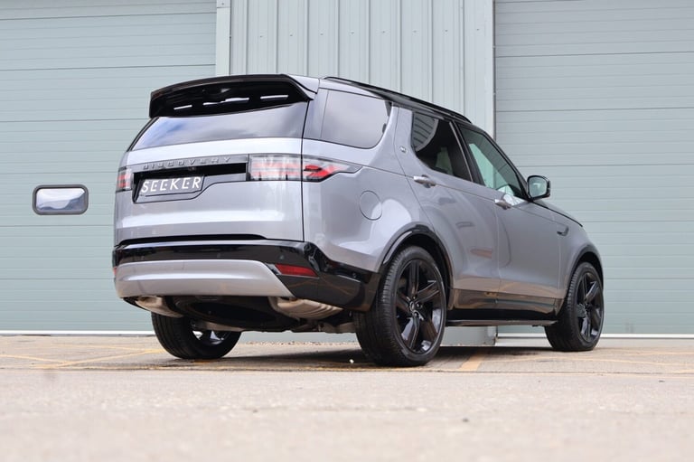 2025 Land Rover Discovery 2025 COMMERCIAL DYNAMIC HSE STYLED BY SEEKER WITH A REAR SEAT CONVERSIO...