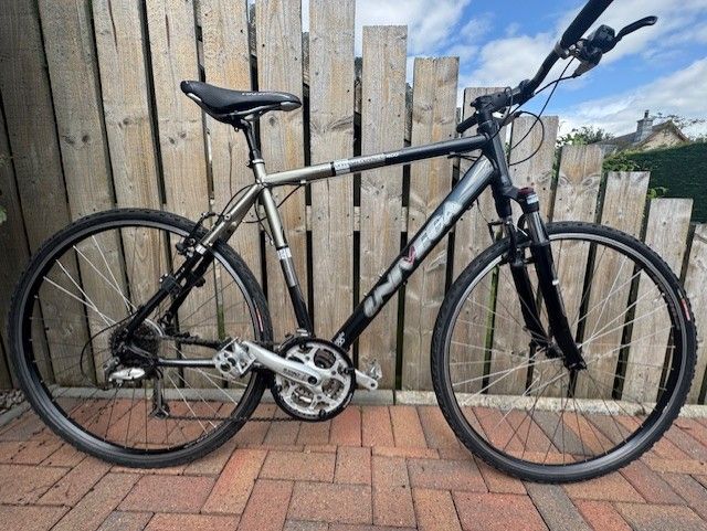 Univega Terreno 400 AL2 OPTI Hybrid Bike – Durable, Comfortable & Ready to Ride