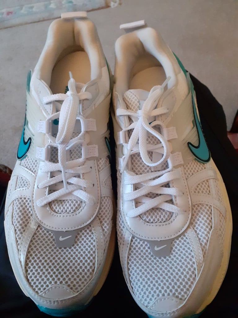 NIKE Trainers size 7 White/Turquoise 