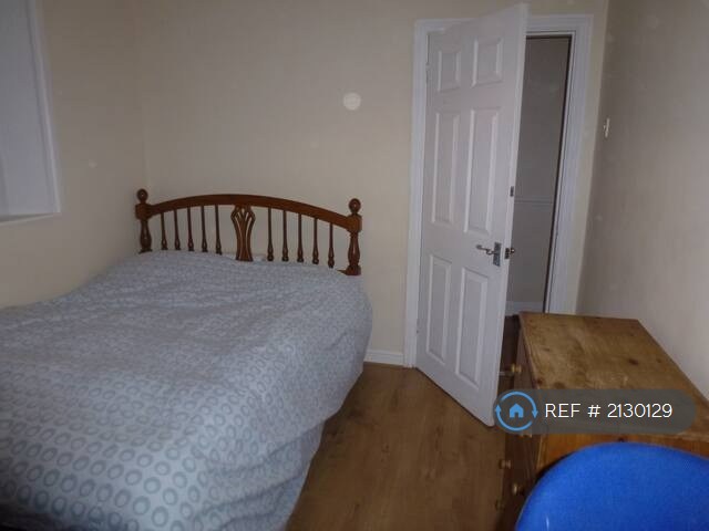 5 bedroom house in Shelbourne Road, Bournemouth, BH8 (5 bed) (#2130129)
