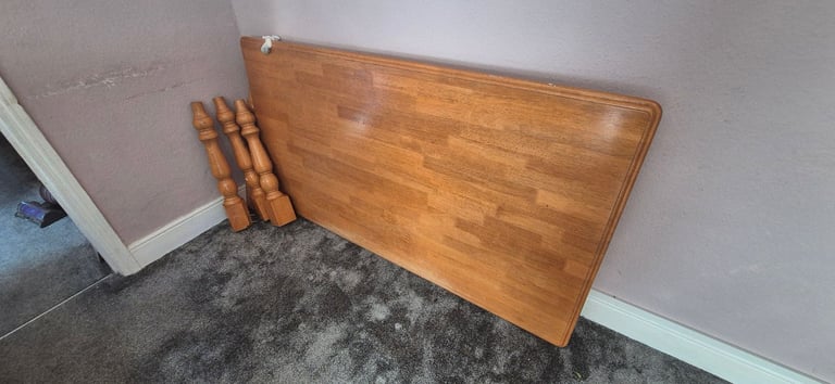 Solid Oak Dining Table *FREE* *COLLECTION ONLY*