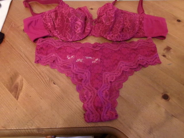 NEW M&S LACE BRA 36B AND KNICKERS SIZE 12 SET.
