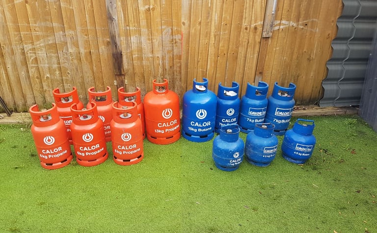 Full gas bottles / cylinders, regulators, distributor valves 1,2,3,4 ways.