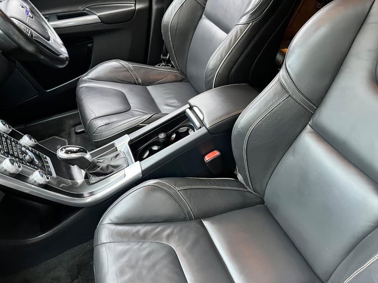 VOLVO XC60 2.0 R-Design Lux D4 (181hp) Silver Auto Diesel 2015