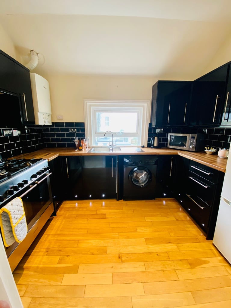 Sea View 3 Bed flat To Let 