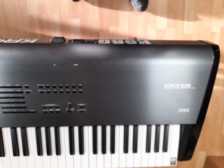 Korg Kronos X 88 key workstation professional keyboard excellent condition