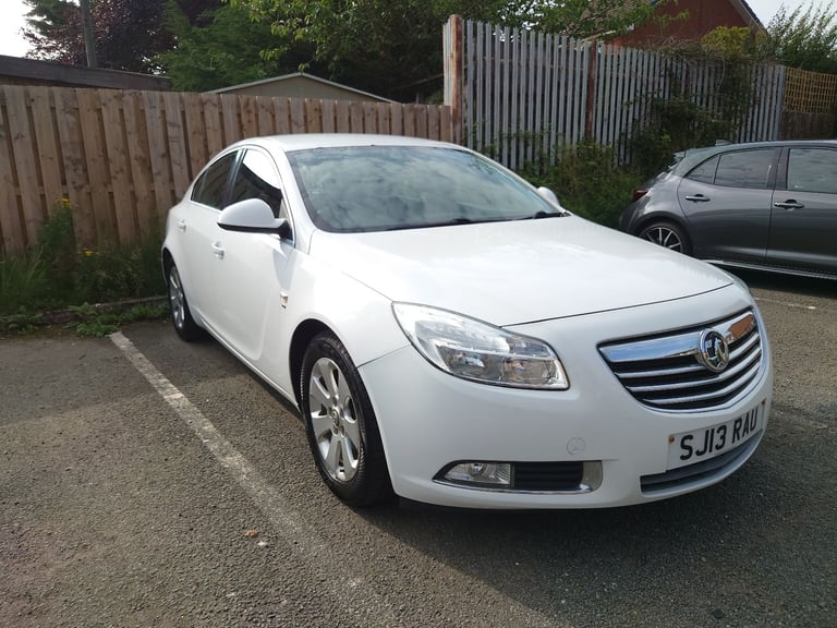 Vauxhall, INSIGNIA, Hatchback, 2013, Manual, 1956 (cc),5 doors - Image 4