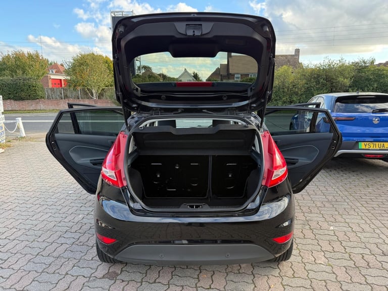 2011 Ford Fiesta 1.4 Titanium 5dr HATCHBACK Petrol Automatic