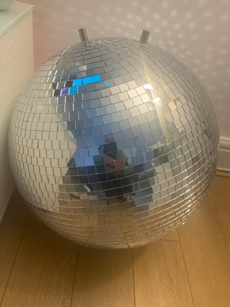 Disco Mirror ball 50cm / 20”  2 ADJ pin spots and qtx rotator
