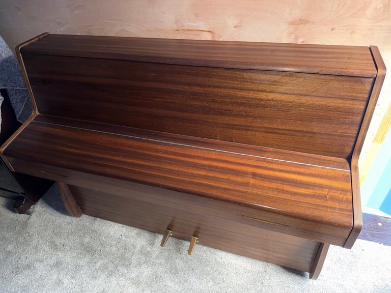 Barratt Robinson. Free Delivery Free Stool Tuned