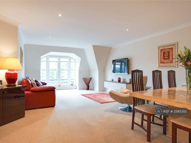 2 bedroom flat in River Court, Charvil, Reading, RG10 (2 bed) (#2585352)