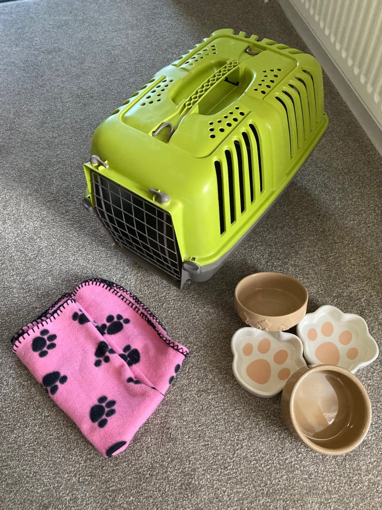 Cat Carrier, Blanket & Food Bowls Bundle