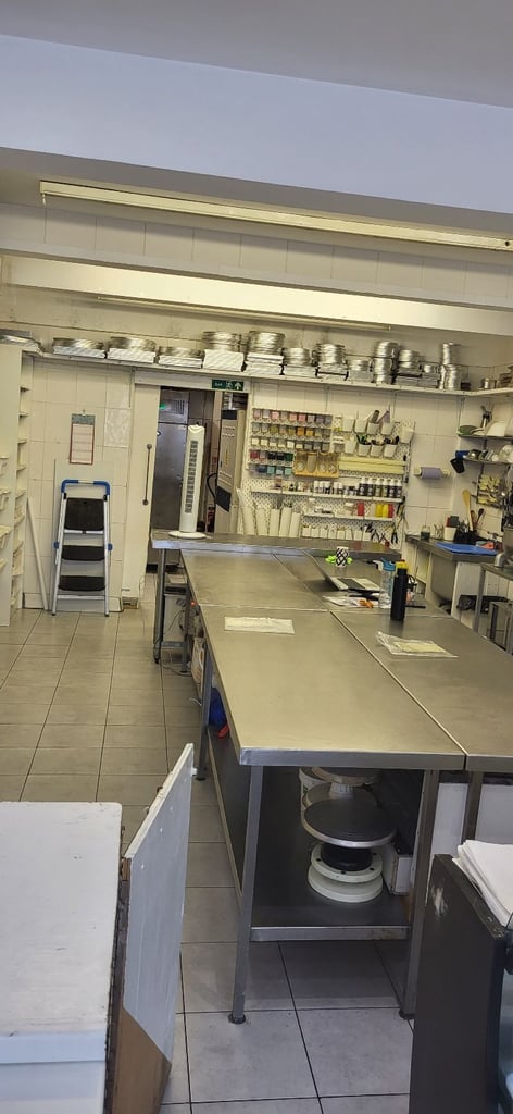 Fully equipped bakery to rent