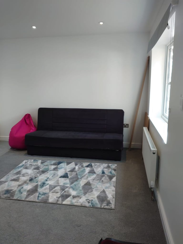 1 bed flat, Double room with onsuite and separate lounge