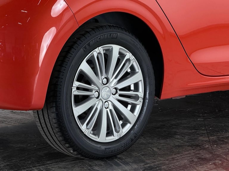 2019 Peugeot 208 1.2 PureTech 82 Signature 5dr [Start Stop] HATCHBACK PETROL Manual