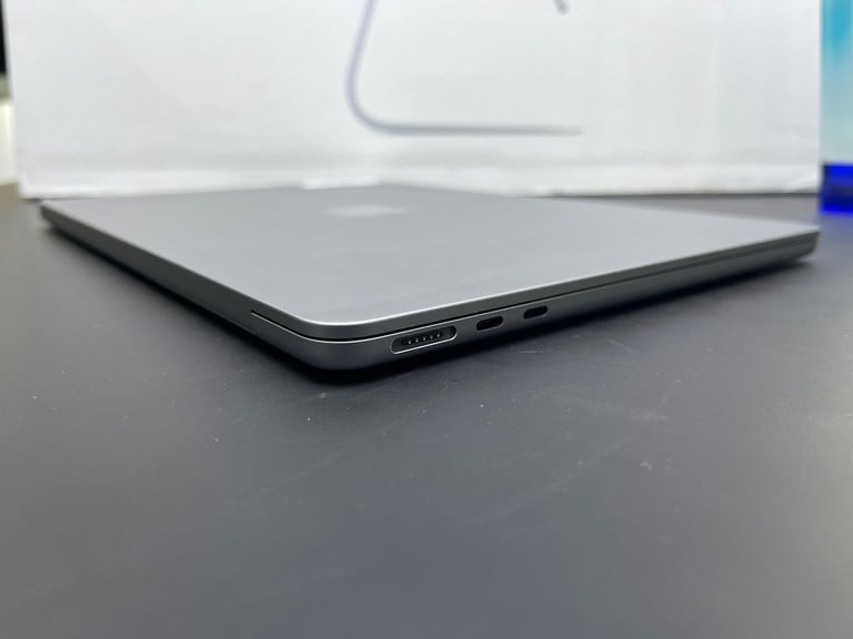 Apple MacBook Air M2 13'' 8GB Ram 256GB SSD Logic Pro 11 Final Cut Pro Adobe Warranty