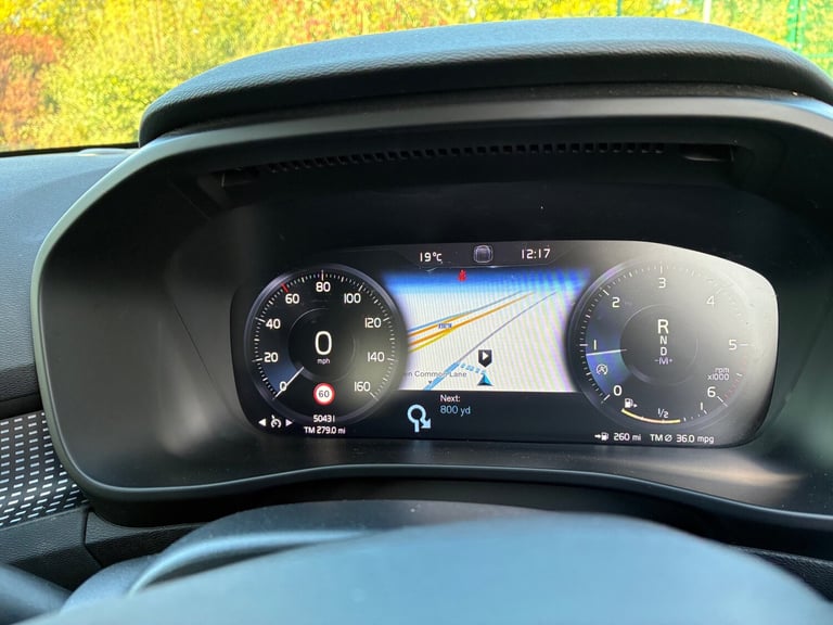 2020 Volvo XC40 2.0 D4 [190] R DESIGN Pro 5dr AWD Geartronic ESTATE Diesel Automatic