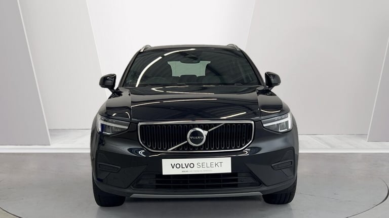2022 Volvo XC40 Core, B3 mild hybrid, Petrol (Apple CarPlay, Power Tailgate, Google Nav) Estate P...