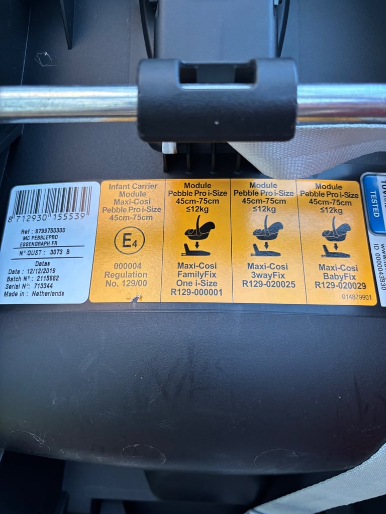 MaxiCosi Isofix base and PebblePro Car Seat