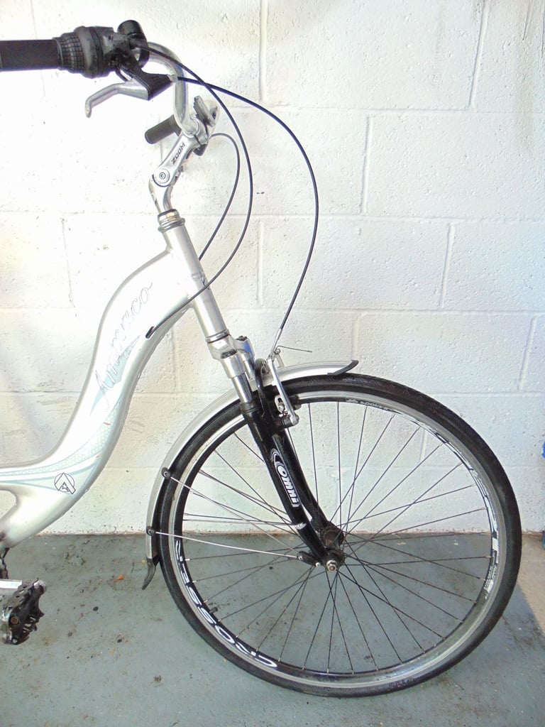 Aluminium Ammaco Canterbury (16 inch frame) Hardtail Hybrid/Commuter/City Bike (free local delivery)