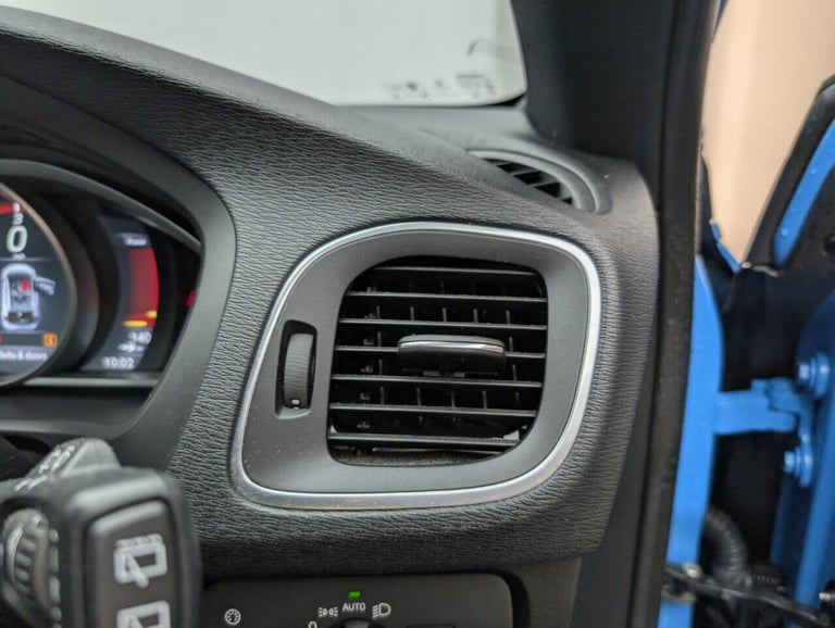 2015 Volvo V40 2.0 D2 R-Design Lux Nav Hatchback 5dr Diesel Manual Euro 6 (s/s) (120 ps) - HATCHB...