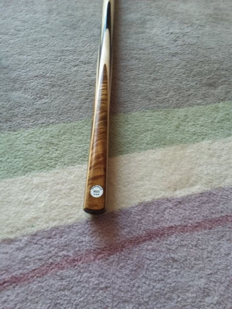 Snooker cue - 1 piece ash - cue extender - mini butt and 2 x 1 piece black alluminium clasp case