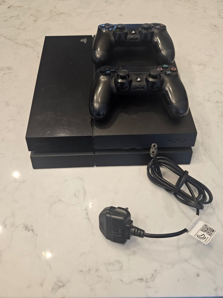 PlayStation 4 500gb with hori apex wheel and 23games