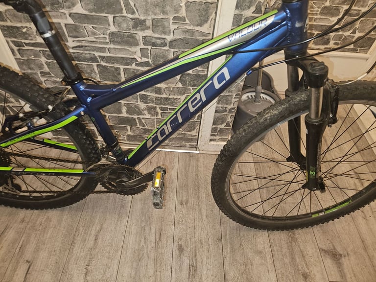 Carrera valour mountain bike