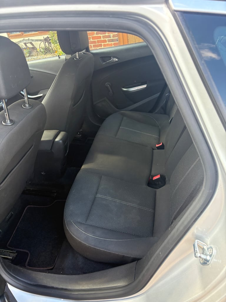 Vauxhall, ASTRA, Hatchback, 2010, Manual, 1598 (cc), 5 doors