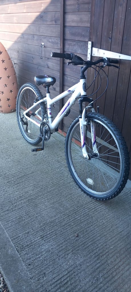 Apollo Jewel Girls Mountain Bike. 
