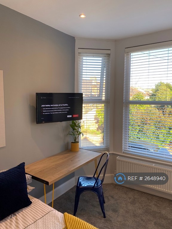 6 bedroom house in Halkyn Avenue, Liverpool, L17 (6 bed) (#2648940)