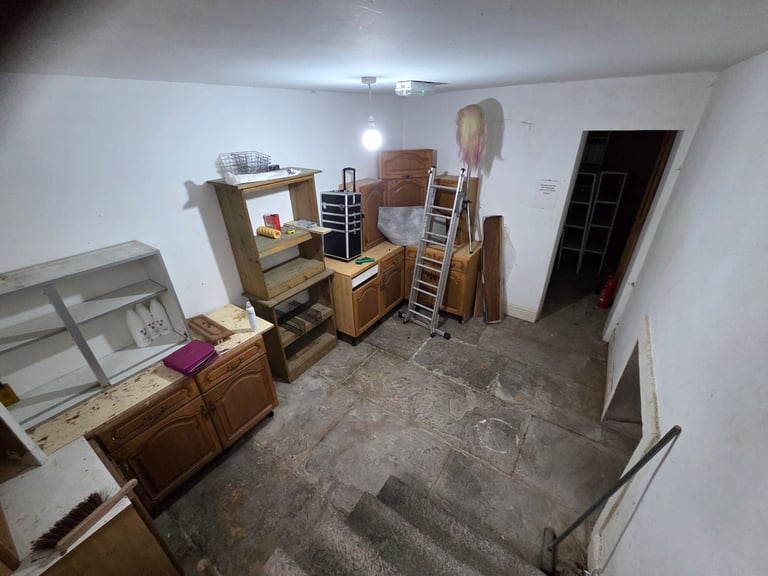 Shop to rent with large basement