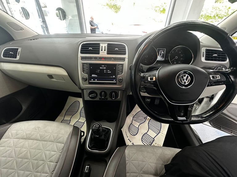 VOLKSWAGEN POLO 1.2 TSI beats 2017