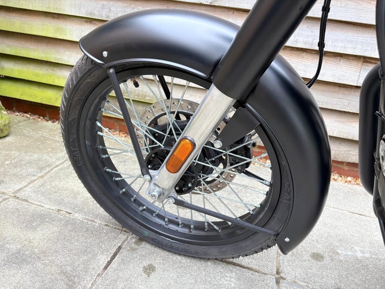 2023 / 23 Royal Enfield CLASSIC 350 £3250 Black 201 miles.