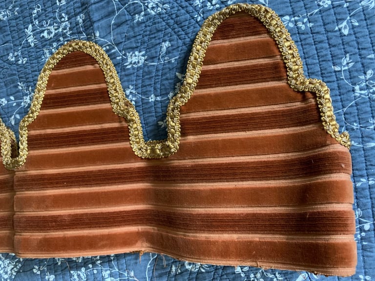 2 BRAND NEW VELVET CURTAINS PELMETS WITH GOLD TRIMS-EACH 140 x 25 cm -REDUCED £20 EACH UNTIL 22 NOV 
