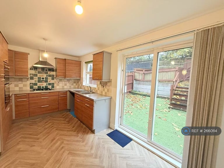3 bedroom house in Railway View, Hednesford, Cannock, WS12 (3 bed) (#2660114)