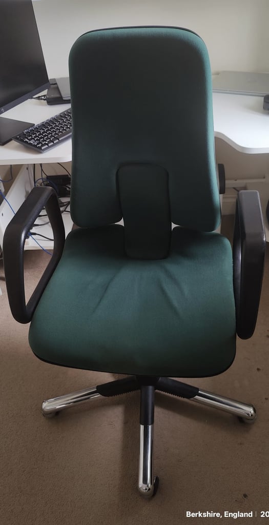 Office desk and chair free