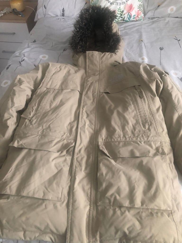 North Face Men's Parka. Large.