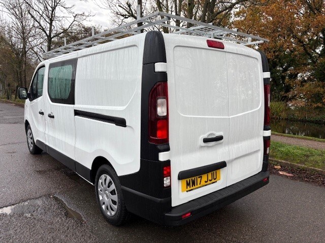 2017 Renault Trafic LL29 dCi 95 Business Crew Van 6 SEATER A/C WINDOW VAN Diesel Manual