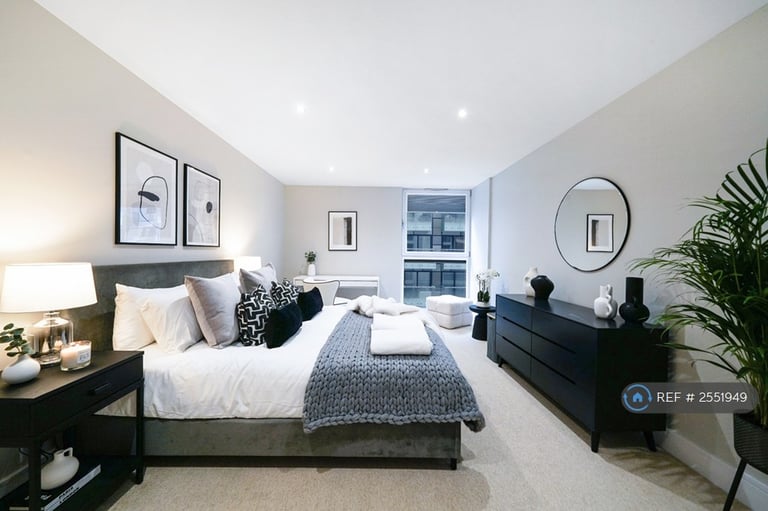 1 bedroom flat in Colbalt Point, London, E14 (1 bed) (#2551949)