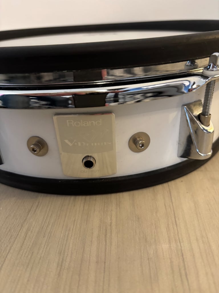 6 piece Electric Roland Drum kit plus hardware