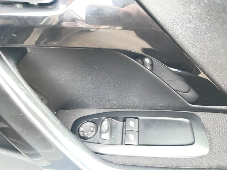 PEUGEOT 208 1.4 HDi Allure DIESEL FULL SERVICE HISTORY 2013