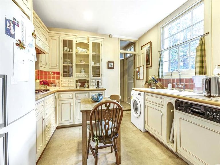🏡 Cozy room available in Southfields 