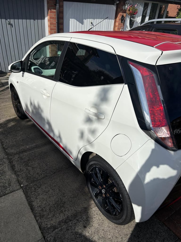 Toyota, AYGO, Hatchback, 2017, Semi-Auto, 998 (cc), 5 doors