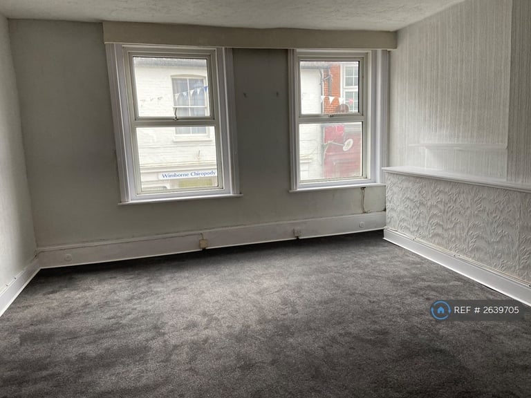 2 bedroom flat in High Street, Wimborne, BH21 (2 bed) (#2639705)