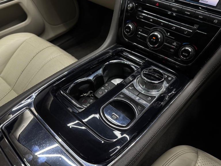 2014 Jaguar XJ 3.0d V6 Premium Luxury Auto Euro 5 (s/s) 4dr SALOON Diesel Automatic